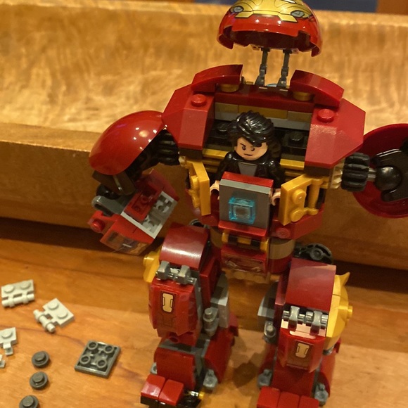 Lego Marvel “The Hulkbuster Smash-Up” #76104 - Picture 6 of 6